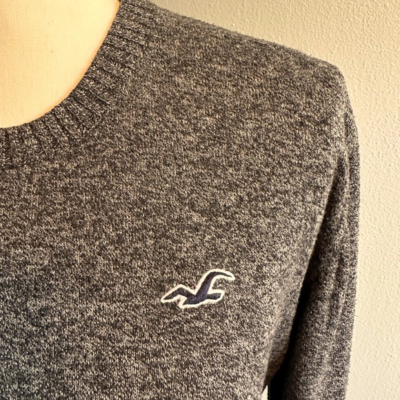 HOLLISTER GRAY LONG SLEEVE SWEATER. SIZE MEDIUM. - Picture 4 of 6